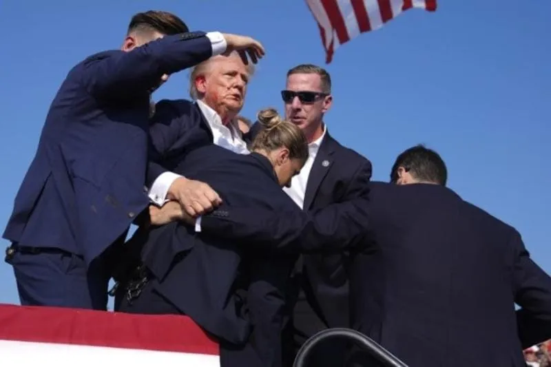 Tentative assassinat de Trump par balle lors d'un meeting électoral le samedi 13 juillet 2024 à Butler, dans l'Etat américain