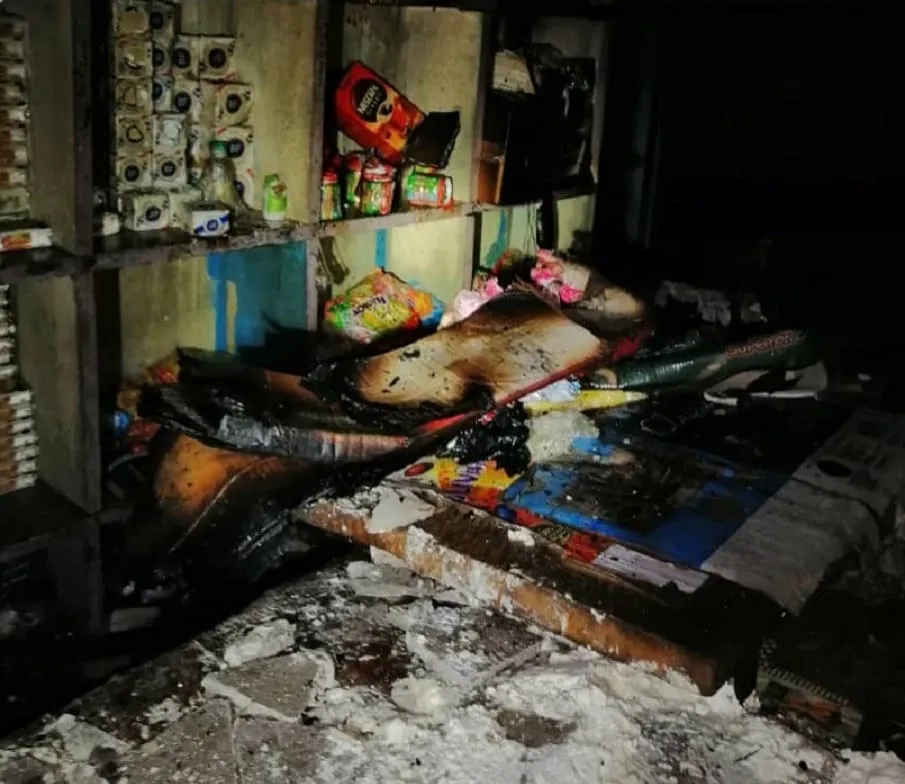 Un magasin ravagé par les flammes dans la nuit du jeudi 18 juillet 2024