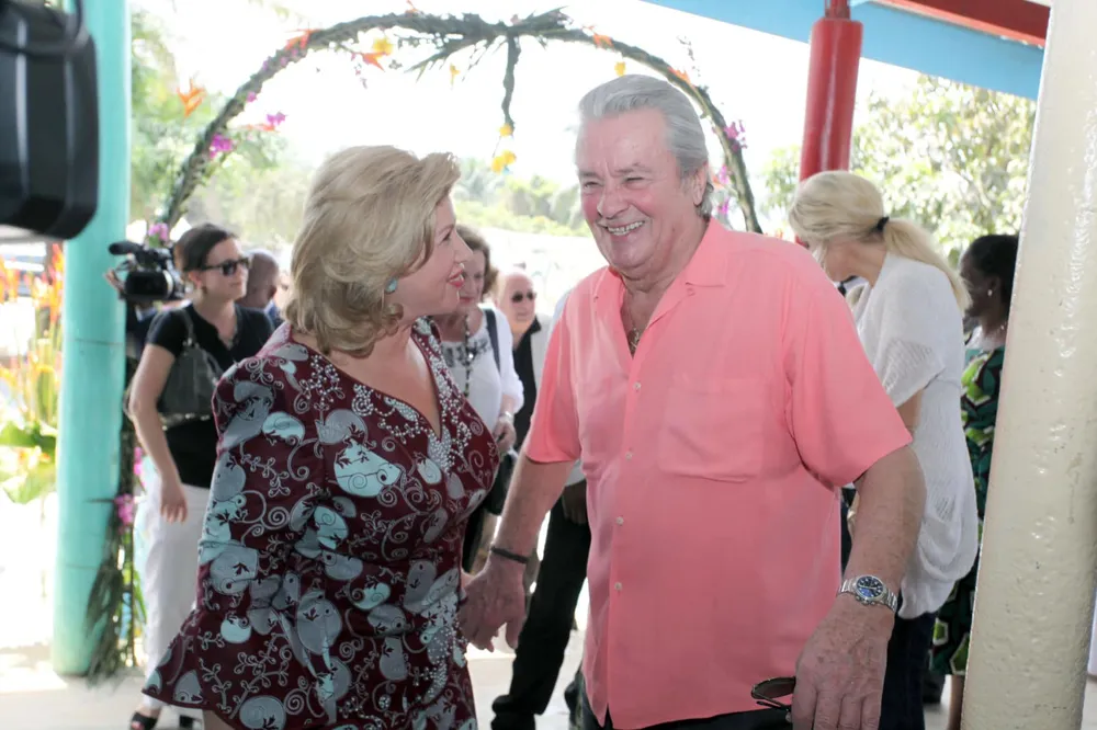 Dominique Ouattara rend hommage à Alain Delon, décédé à 88 ans