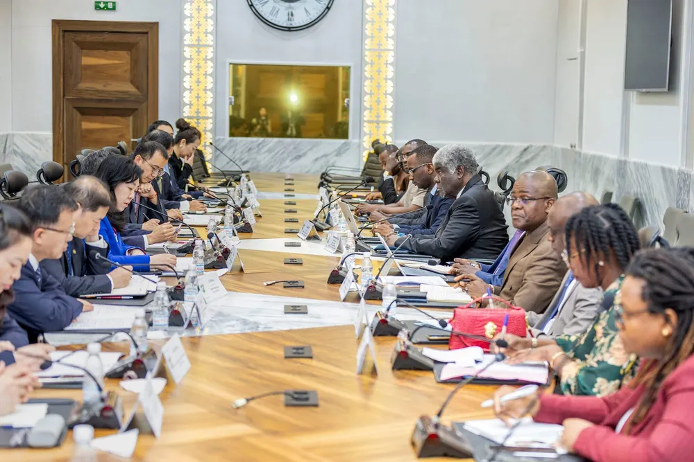 Le Premier Ministre Dr Beugré Mambé a reçu Song Hailiang, président du groupe chinois