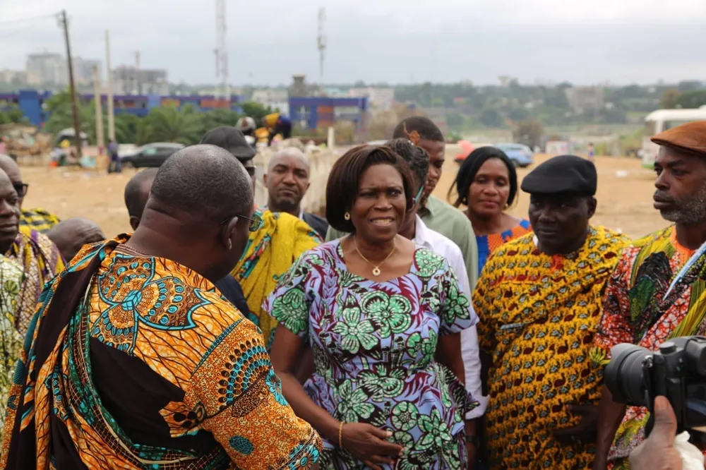Simone Gbagbo lors de sa visite Abidjan-Adjamé, présidente du MGC le 3 octobre 2024
