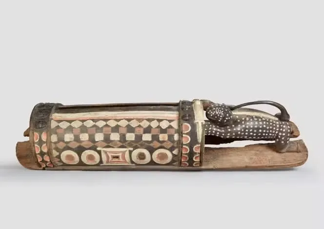 Le tambour parleur Djidji Ayôkwé