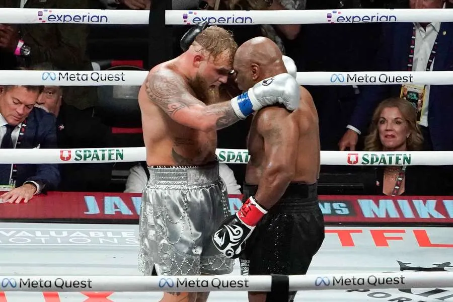 Mike Tyson affronte Jake Paul