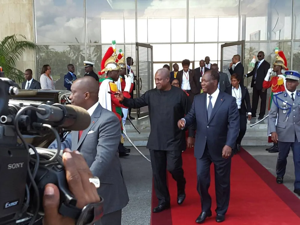 Alassane Ouattara salue l’élection de John Mahama au Ghana