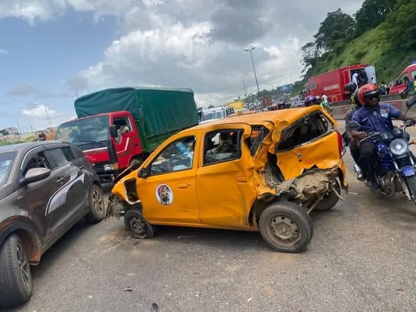 Quand la route devient un tombeau en Côte d’Ivoire : l’accident de Trop, et le silence de trop