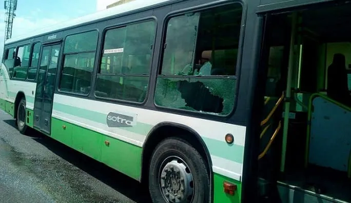 Grève de la Fesci, des étudiants inculpés, un bus caillassé, Kandia Camara met en garde image de l'article
