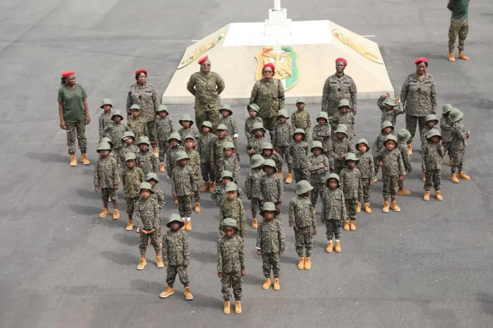 Mardi gras 2023 : les tout-petits dans la peau des 49 soldats ivoiriens qui avaient été détenus au Mali, des images image de l'article