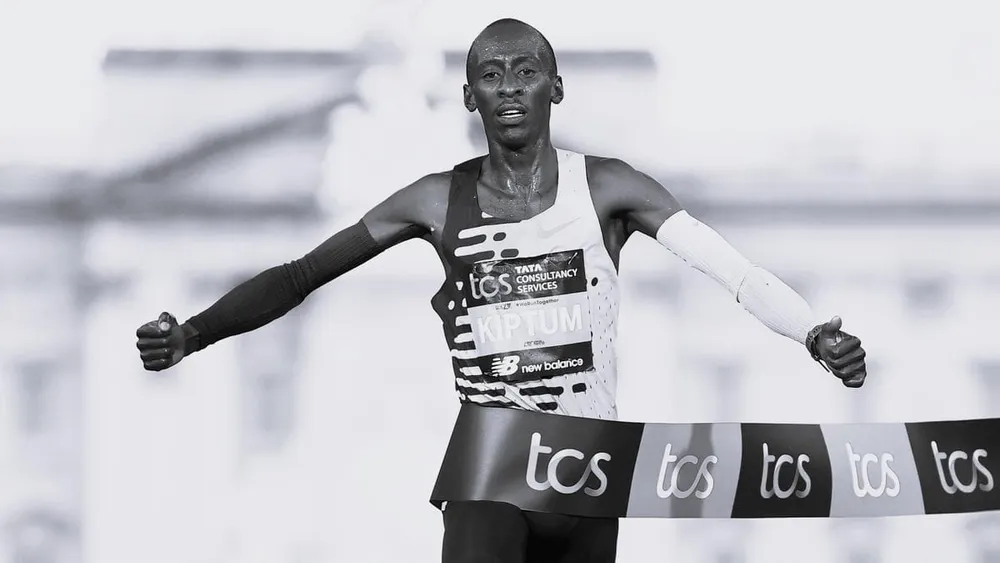 Décès du Kényan Kelvin Kiptum, détenteur du record du monde du marathon image de l'article