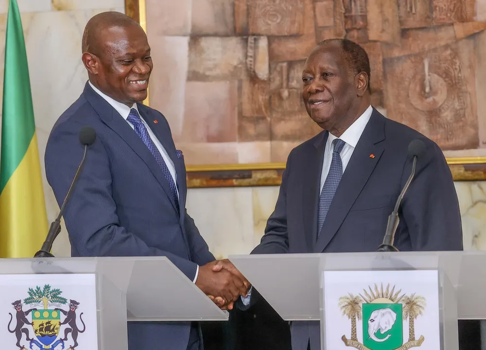 Gabon : Ouattara offre ses conseils et son expérience à Nguema image de l'article