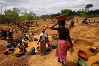 Orpaillage clandestin en Côte d'Ivoire : une tribune revient sur les alertes de Bédié image de l'article