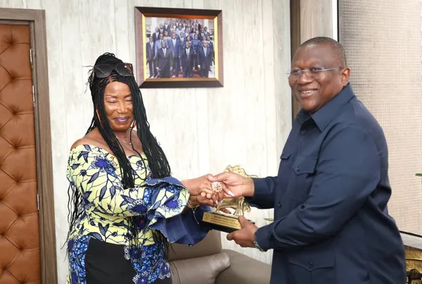 Amadou Coulibaly félicite Akissi Delta pour sa distinction