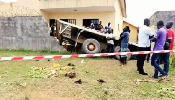 Le camion fou d'Angré les Arcades