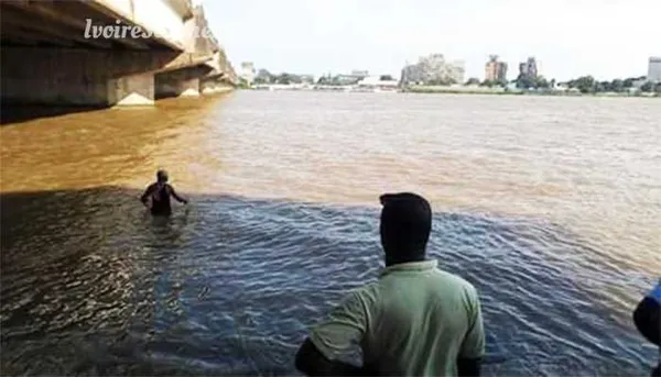 Un Gbaka a plongé dans la lagune ébrié avec tout son chargement, ce jeudi 4 octobre 2018
