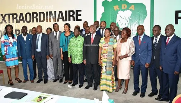 Personnalités autour de Bédié lors du 6ème congrès extraordinaire à Daoukro