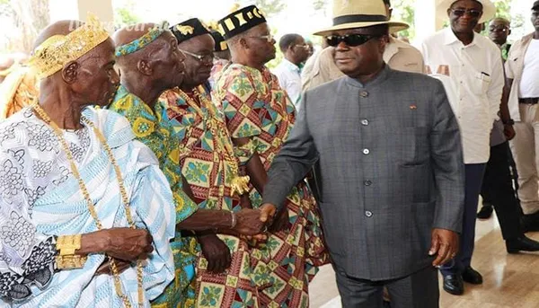 Bédié à Yamoussoukro pour dénouer le pacte avec Ouattara : 10 images inédites de son accueil familial