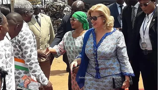 Journée des droits de la femme : De façon « banale », Dominique Ouattara et Henriette Bédié main dans la main à Bouaké