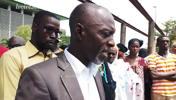 Charles Koffi Hanon, président du RENADVIDET-CI avec certaines victimes des déchets toxiques ce jeudi 28 mars 2019, au tribun