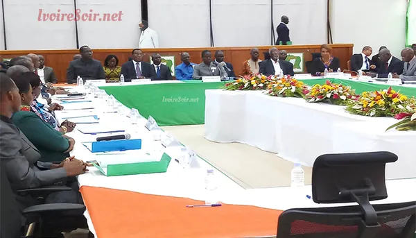 Signature de propositions communes des partis de l'opposition