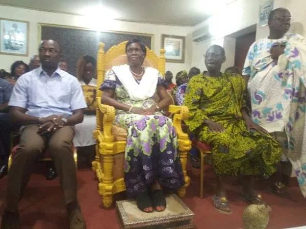 Simone Gbagbo accueillie en fanfare chez le Roi Nanan Boa Kouassi III : Les photos de son arrivée à Abengourou