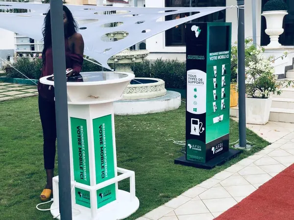 Africharger à Abidjan : vous n’aurez plus peur de sortir sans votre chargeur