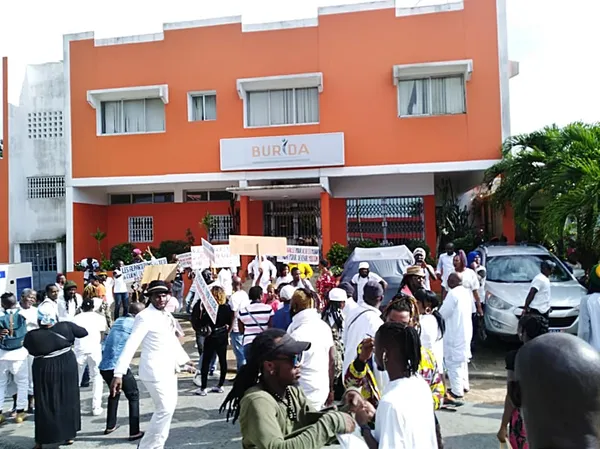 Côte d’Ivoire : Sit-In des artistes  devant le Burida pour le respect et l’application de l’article 37