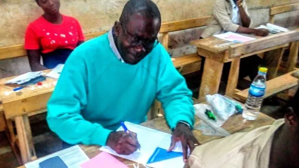 BEPC 2019 à Tanda: le pasteur de 52 ans obtient son diplôme, 37 ans après avoir arrêté les cours