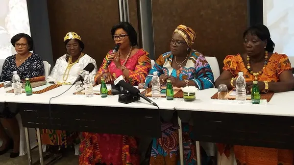 Ehui Odette (Présidente des femmes akans pour la paix): « nous invitons le président Bédié à mettre un peu d’eau dans son vin »