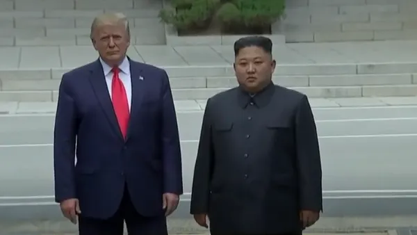Donald Trump et Kim Jong Un se serrent la main à Panmunjom