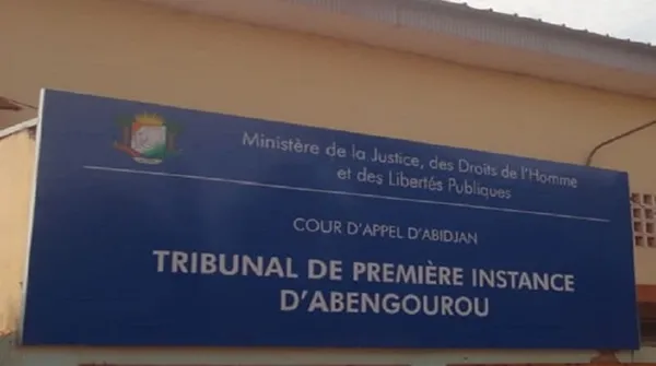 Violation du couvre-feu Covid-19 à Abengourou : des personnes arrêtées devant le portail de leur domicile prennent 6 mois de prison