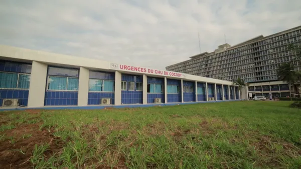 CHU de Cocody : un médecin exclu pour avoir demandé 20 000 FCFA à une malade avant tout soin