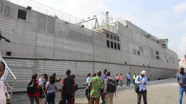 Que fait ce navire de guerre américain en Côte d’Ivoire ?