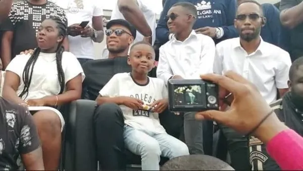 Didier Drogba aux côtés des enfants de Dj Arafat