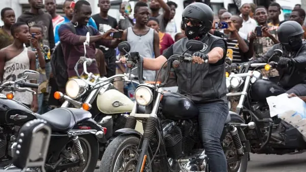 Photos: des motards et Safarel Obiang sur le lieu d’accident de Dj Arafat