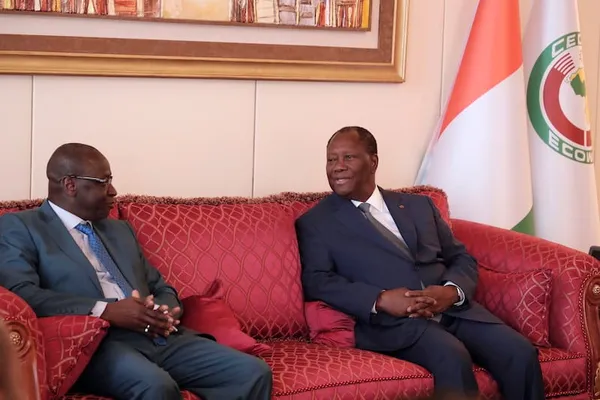 Le président ivoirien, Alassane Ouattara, et le vice-président de la Banque mondiale, Ousmane Diagana