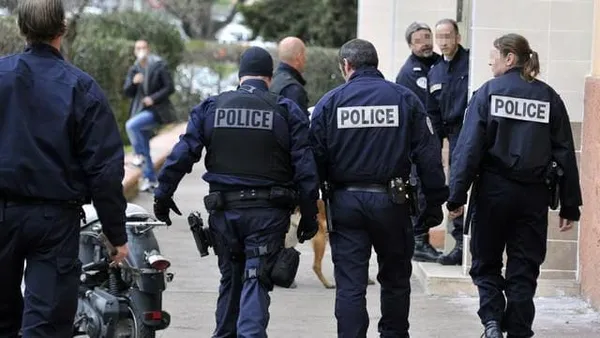 Marseille : une femme poignardée devant une école