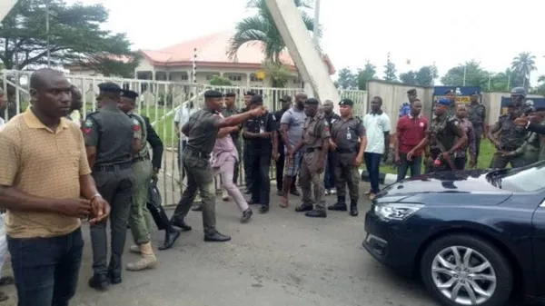 Attaque du convoi d’un sénateur au Nigéria: 5 morts