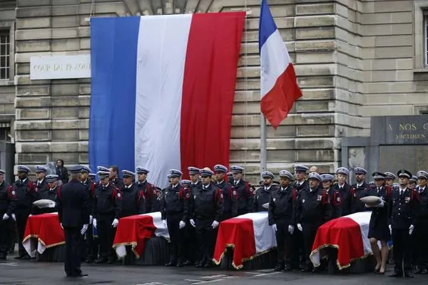 Attentat de la préfecture de Paris: l’hommage de Macron aux victimes