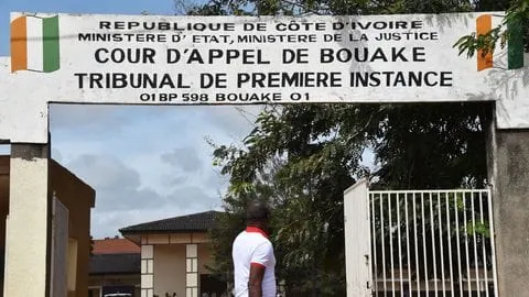 Procès de Jacques Mangoua: arrivée du vice-président du PDCI au palais de justice de Bouaké sous haute surveillance