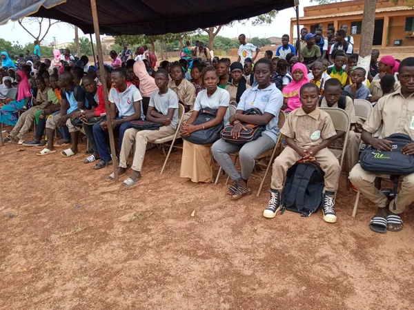Au Burkina, les attaques terroristes ont mis plus de 300 000 enfants dans la rue