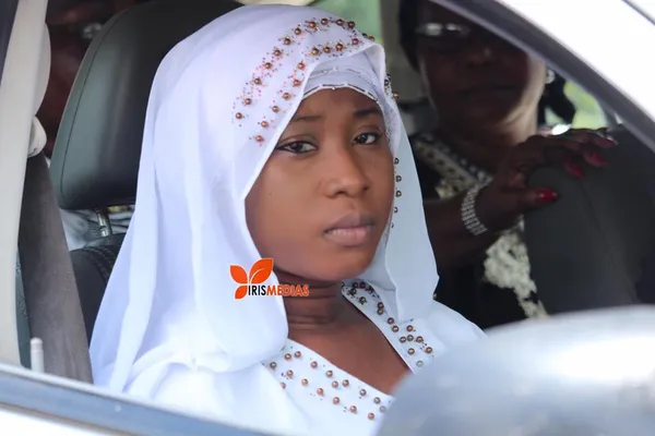 Les images de Carmen Sama sur la tombe de Dj Arafat pour la Toussaint