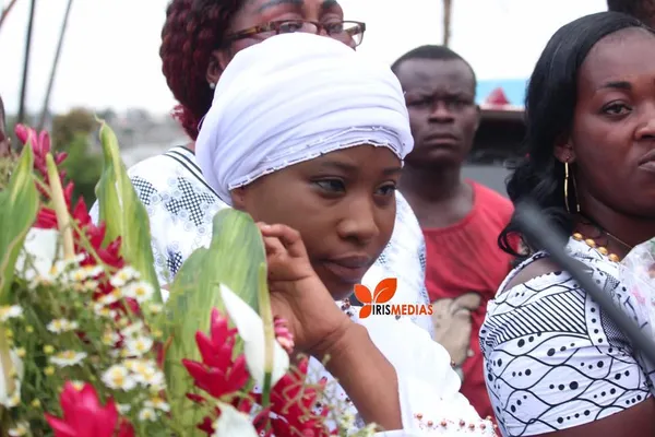 Toussaint: Carmen Sama sur la tombe de son défunt mari Dj Arafat