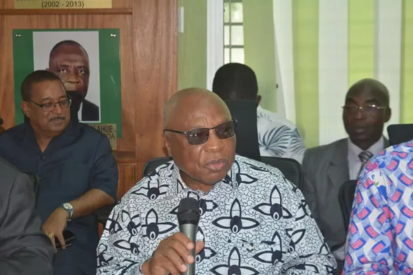 Coronavirus Côte d’Ivoire : Assoa Adou demande à Ouattara des mesures de protection pour le personnel soignant