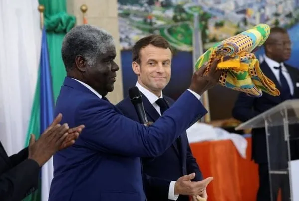 Anniversaire de Macron en Côte d’Ivoire : un Gaulois sacré chef chez les Ebriés