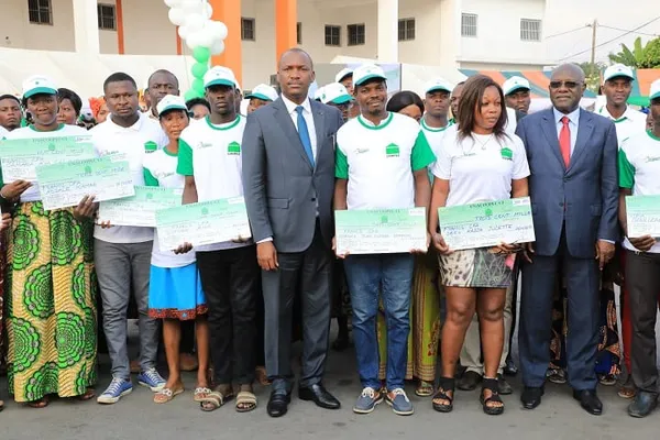 Jeunes entrepreneurs de Yopougon : 1 000 chèques distribués