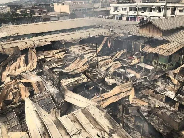 Images: Le marché de la Riviera Palmeraie ravagé par un incendie