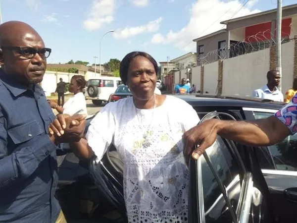 Affaire une place à la CEI pour l’opposition – Simone Gbagbo répond à Ouattara : « ça va changer quoi ? »