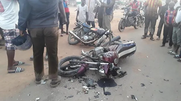 Accident à Kani : des motocyclistes percutés par un camion-remorque, 2 morts