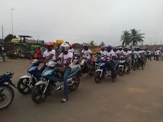 Niakara : le port du casque pour les motocyclistes et leurs passagers désormais obligatoire