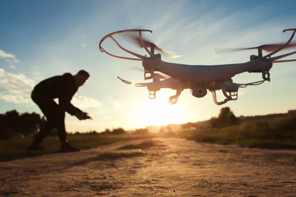 Denis Kah Zion : le drone qui filmait son domicile venait de « l’immeuble d’un ponte du RHDP »,  le pilote a été arrêté