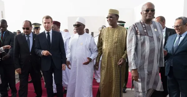 Macron prévient les présidents africains : « un État qui demandera à l’armée française de ne plus être là, nous le quitterons »